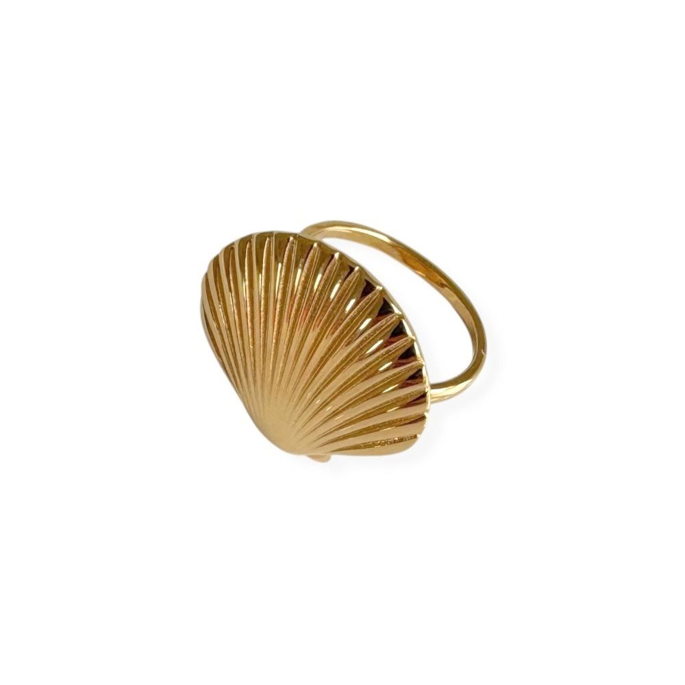 bague coquillage ajustable dorée vue de trois quarts