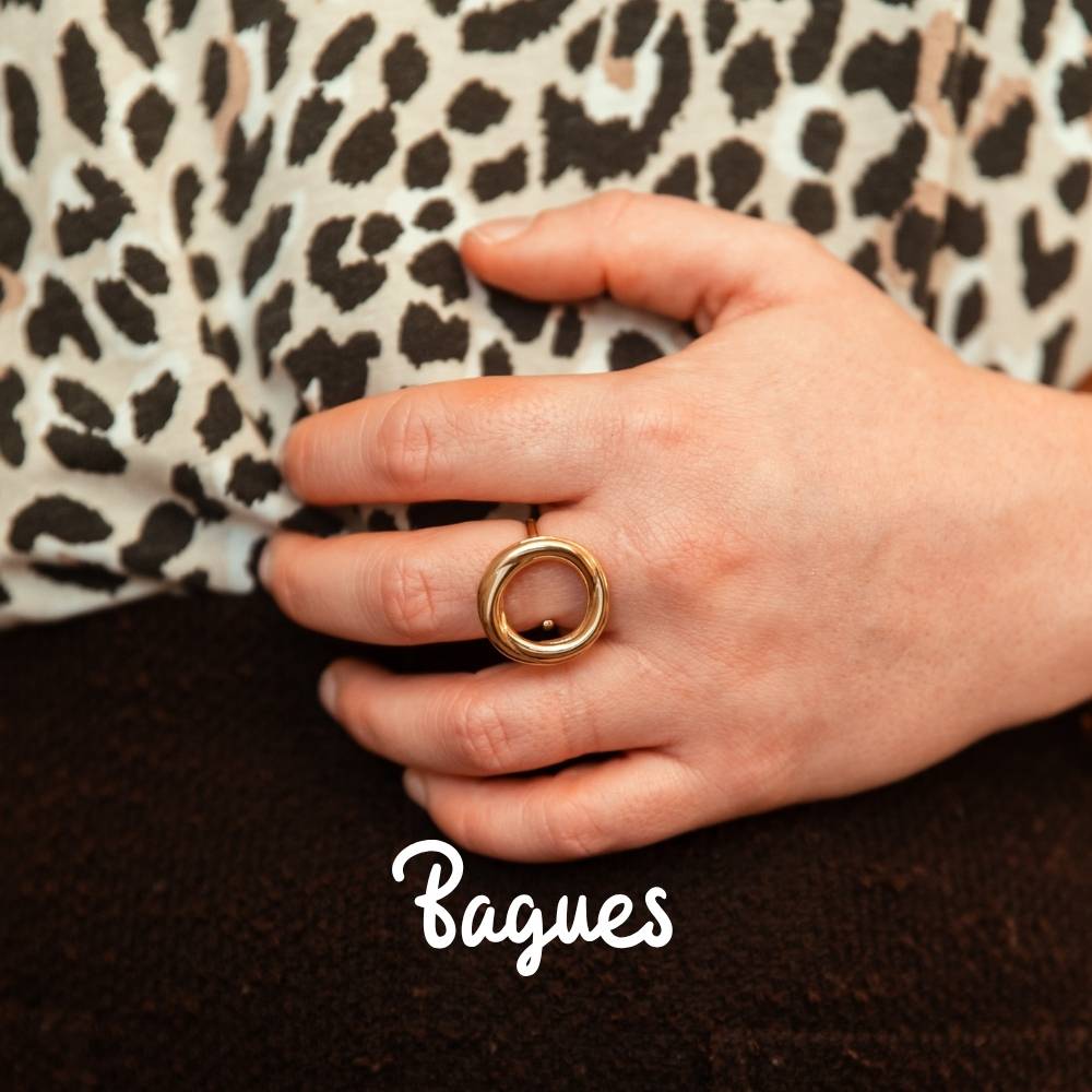 Catégorie bagues - photo de la bague Marjolaine portée