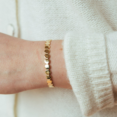 bracelet plaque or geometrique ouvert porte poignet gauche hortense