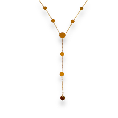 collier forme cravate femme en acier inoxydable dore chaine et pampilles expose fond blanc eryne