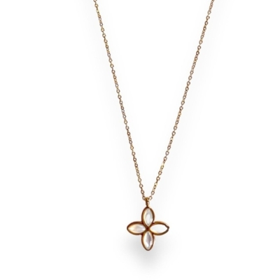 Collier trefle avec pierre nacre blanche sertie acier inoxydable dore expose fond blanc nina