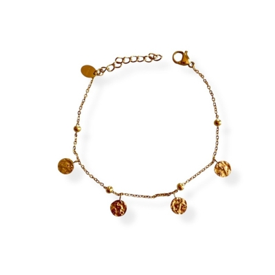 bracelet 4 pampilles rondes et texturees en acier inoxydable dore avec chaine ornee de billes dorees et mis en valeur sur fond blanc bonnie