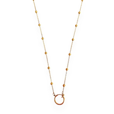 collier charms en acier inoxydable dore avec fermoir circulaire pour accrocher facilement des petits charms expose sur fond blanc bianca
