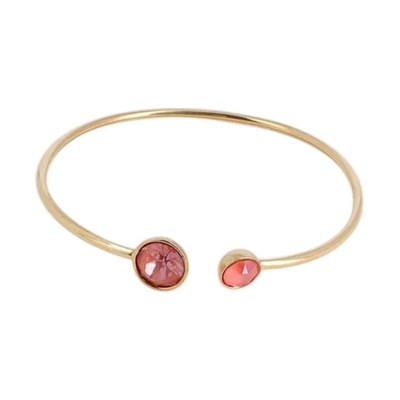 bracelet jonc cristal rose Rosina en acier inoxydable doré et cristaux roses sur fond blanc