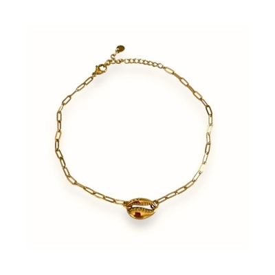 chaine de cheville avec coquillage doré exposé fond blanc lou