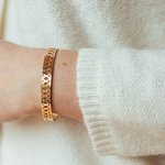 Bracelet Jonc Plaqué Or porté Noémie
