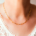 Collier Grosse Maille Or porté Lila