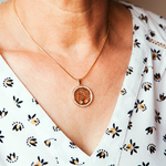 Collier Pendentif Arbre de Vie Canelle argent porté autour du cou