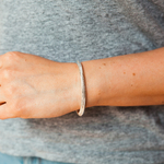 bracelet brillant femme argente porte bras gauche serena