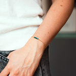 bracelet malachite chaine doree quatre pierres vertes porte poignet gauche lisa