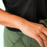 bracelet multirang chaine fine double argentee portee poignet droit celia