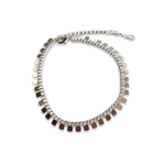 bracelet pampilles modele avec petits carres argente expose fond blanc bridget