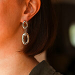 boucles d oreilles acier inoxydable longues avec trois maillons polis portees oreille gauche anaelle