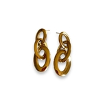 boucles d oreilles acier inoxydable dore composees de trois anneaux ovales croises mises en valeur fond blanc anaelle