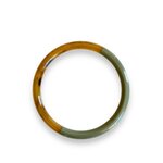 bracelet corne et laque vert moderne et unique expose sur fond blanc malo