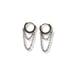 Boucle d'oreille chaine pendante argentee Violette avec créole et 2 chainettes exposée sur fond blanc jpg