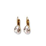 boucle d oreille goutte d eau cristal en acier dore fermoir dormeuse exposee fond blanc ondine