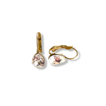 boucle oreille goutte d eau avec cristal dormeuse en acier inoxydable couleur or mise en valeur fond blanc ondine