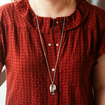 collier long acier inoxydable minimaliste porte en sautoir chaine et gros pendentif ovale convexe et poli ariane
