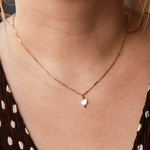 collier coeur nacre pendentif avec chaine maille alternee plate en acier dore porte faustine