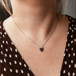 collier coeur acier inoxydable talia avec pendentif motif milgrain et petite perle d eau douce porte