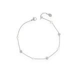 chaine cheville simple en acier avec petits coeurs et perles nacrees mise en valeur sur fond blanc mira