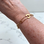 bracelet a charms chaine et epingle personnalisable porte poignet droit gaelle