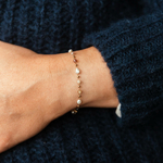 bracelet perles fines Milie avec pierres naturelles tourmaline multicolores perles d eau douce et petites perles en acier dore porte poignet gauche