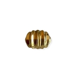 bague coquillage doree mareva en acier large et striee exposee fond blanc