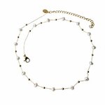 collier perle de nacre Ève sur fond blanc avec perles nacrées et chaine fine dorée