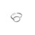 bague fine en argent avec anneau ajustable et cercle creux mise en valeur sur fond blanc valentine