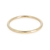 bracelet jonc acier inoxydable dore betty modele ferme et intemporel expose sur fond blanc