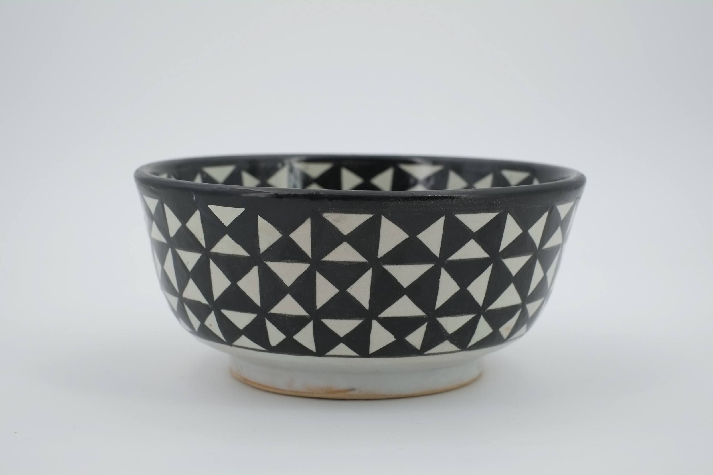 Saladier noir et blanc à décor géométrique en céramique de Fès - Maroc