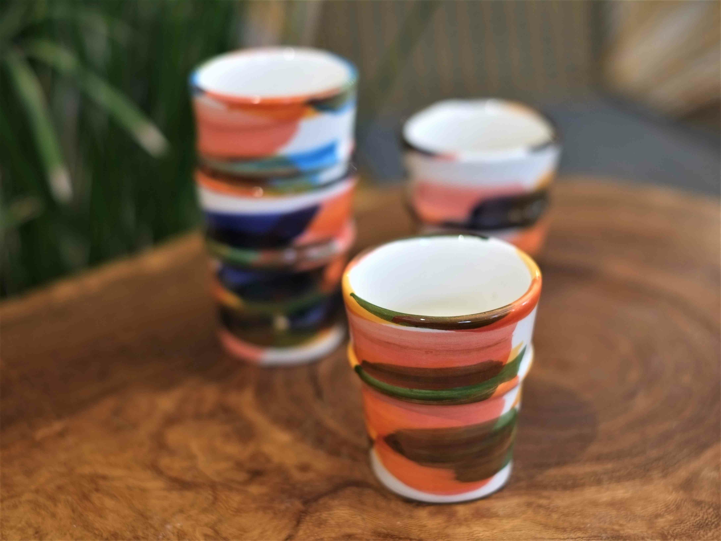 Lot de quatre tasses colorées en céramique de Fès - Maroc