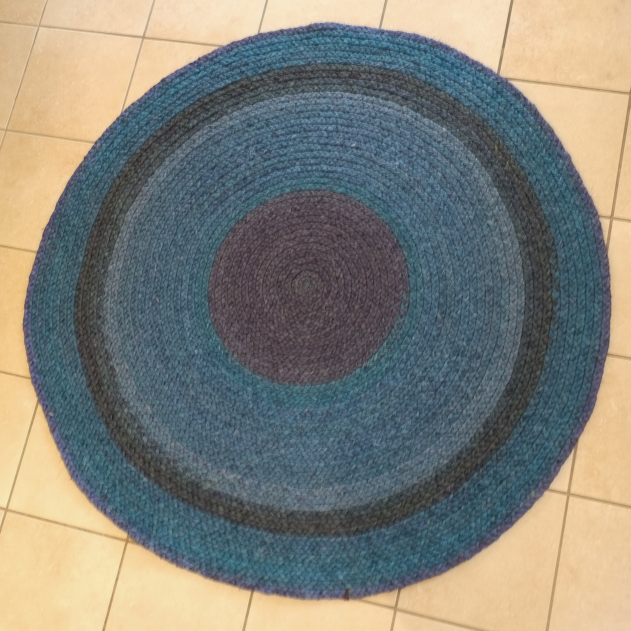 Tapis-bleu-petit-01_dessus