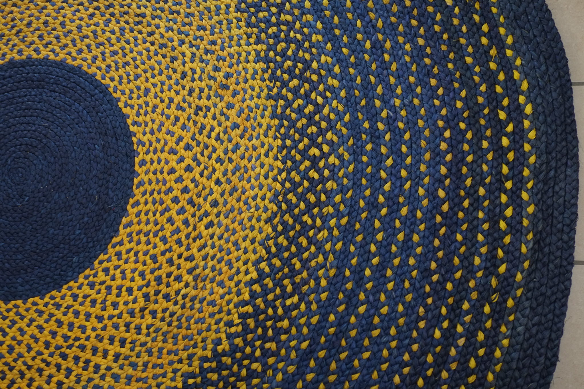 Tapis-jaune-indigo_motif