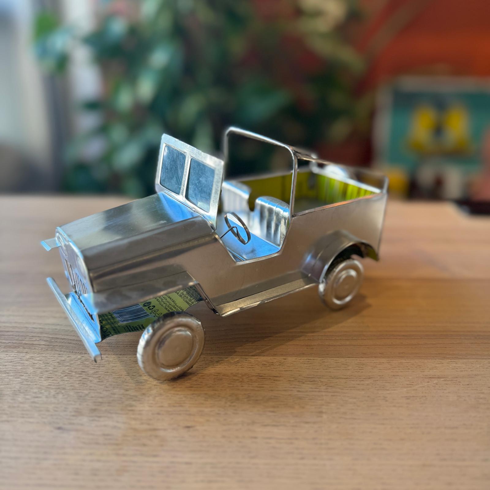 Maquette en canettes recyclées de Madagascar - Modèle Jeep