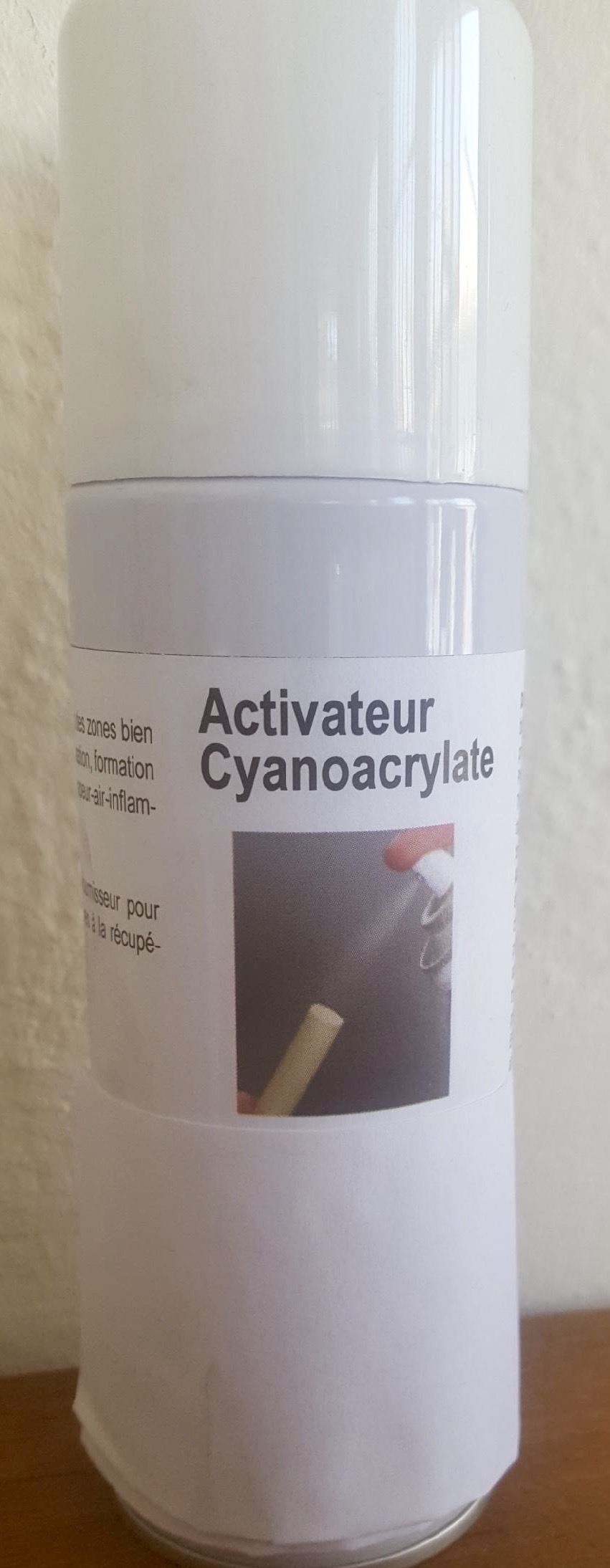 Activateur cyanoacrylate Les Colles et Adhésifs Silicone & Composite
