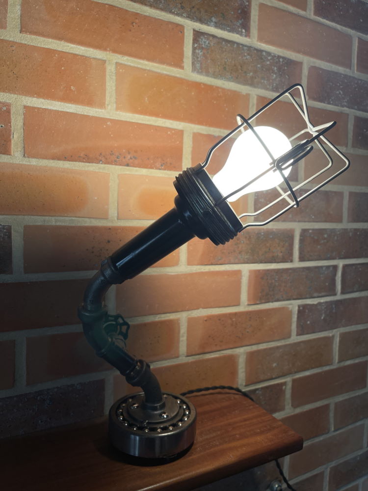 Lampe Upcyclée baladeuse Atrow avec vanne sur roulement à billes