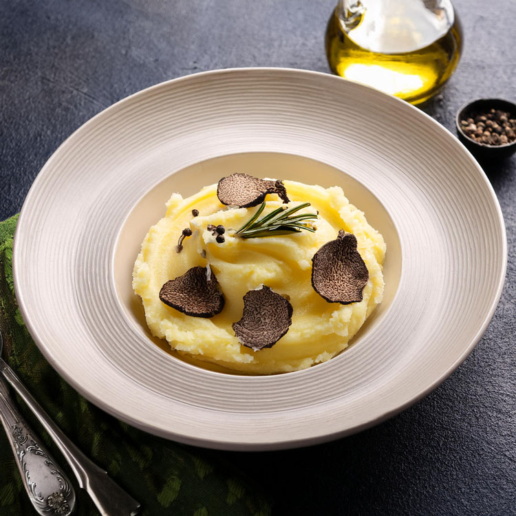 Ecrasé de pommes de terre à lhuile dolive de truffe brumale