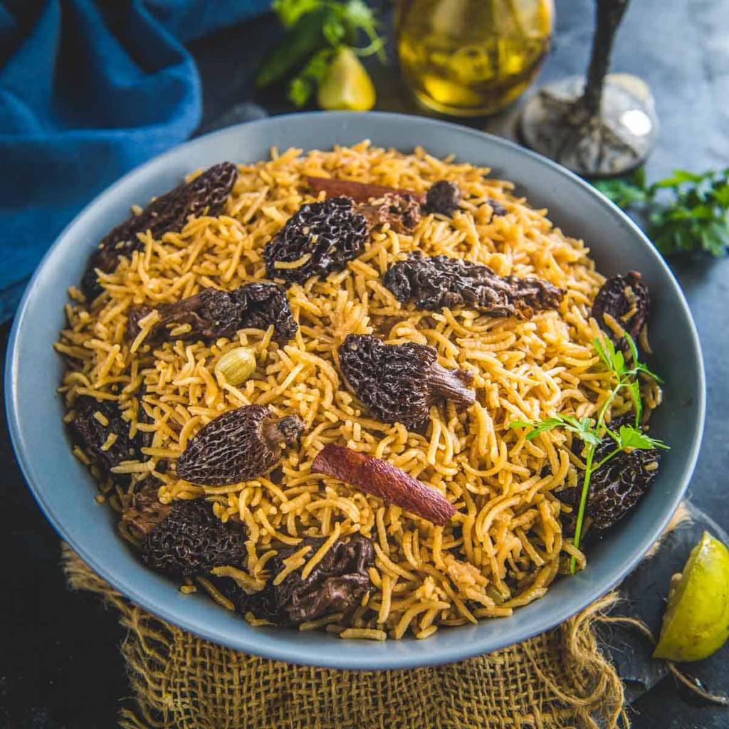 plat avec des morilles himachal