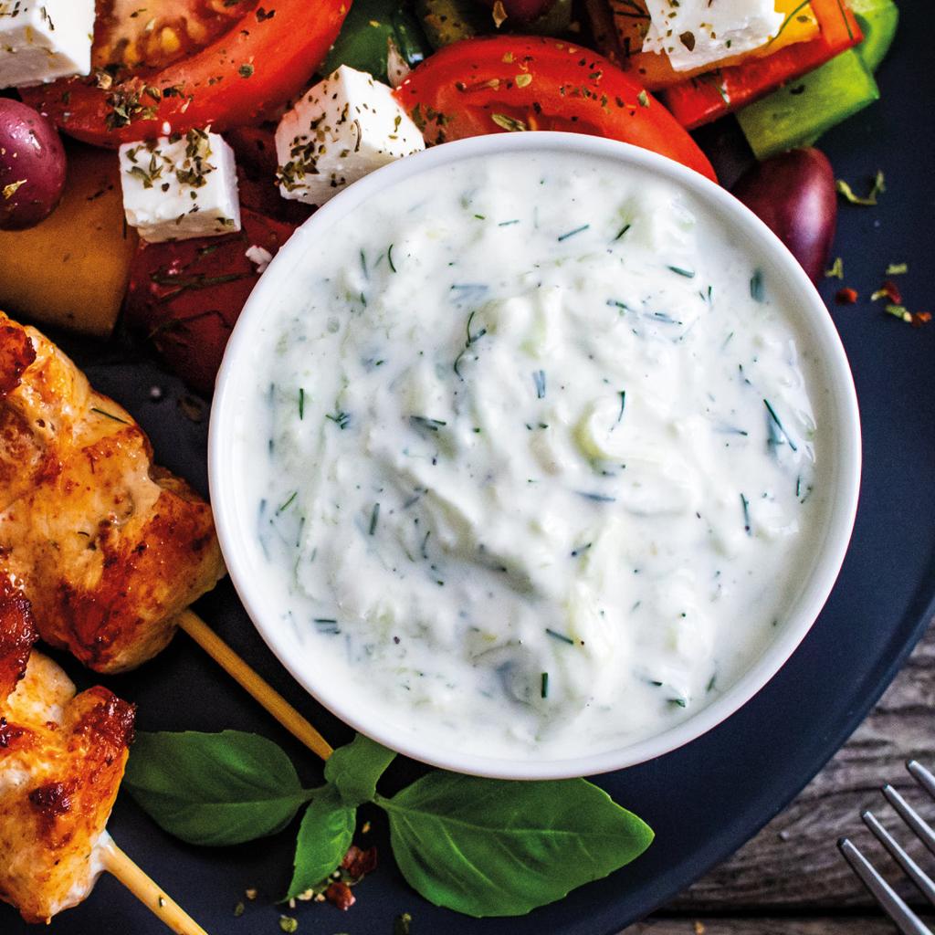 Assiette grecque gyros, pita et légumes grillés