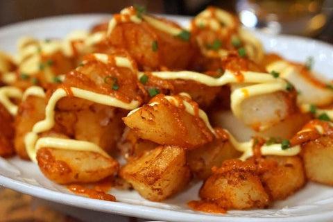 Patatas Bravas traditionnelles servies en tapas.