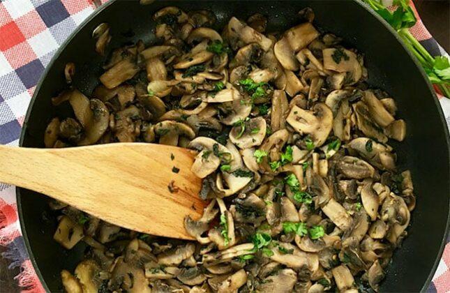 Shiitakés sautés à la persillade.