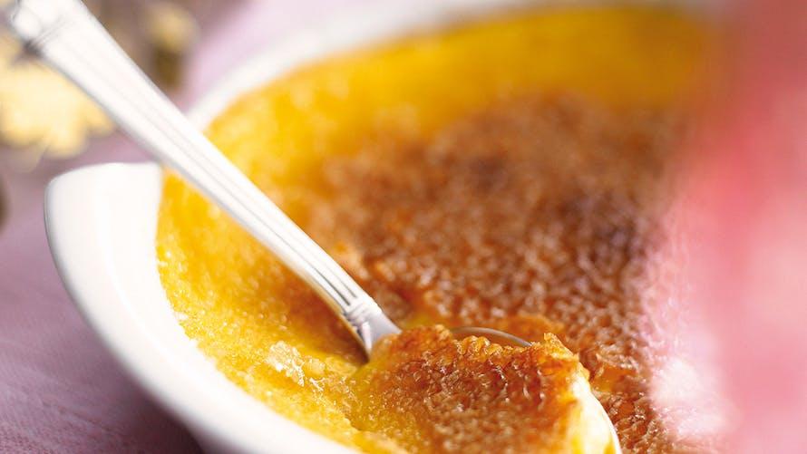 Crème brûlée parfumée à la réglisse.