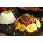 Ropa Vieja traditionnelle aux bananes plantains