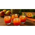 Cocktail tropical aux fruits exotiques et rhum