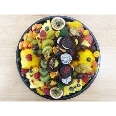 Grand plateau de fruits tranchés avec ses 18 fruits en chocolat