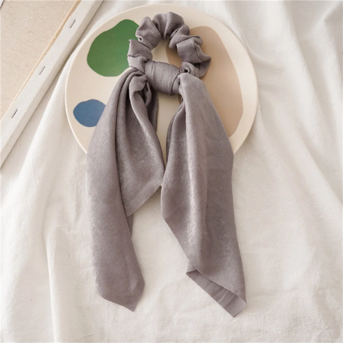 chouchou foulard accessoire cheveux original cadeau femme en ligne la selection parisienne foulchie gris soie