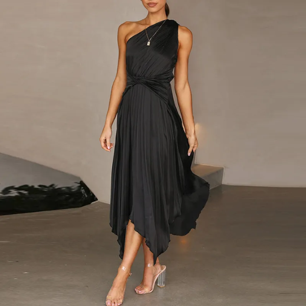 robe longue plissée asymétrique satin noir femme chic